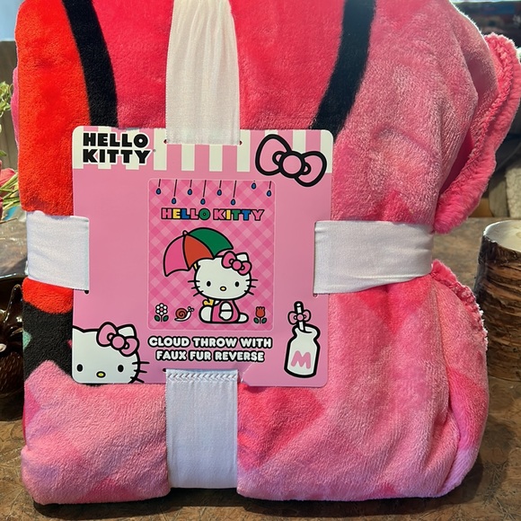 Hello Kitty faux fur reverse huge fluffy blanket - Picture 3 of 11